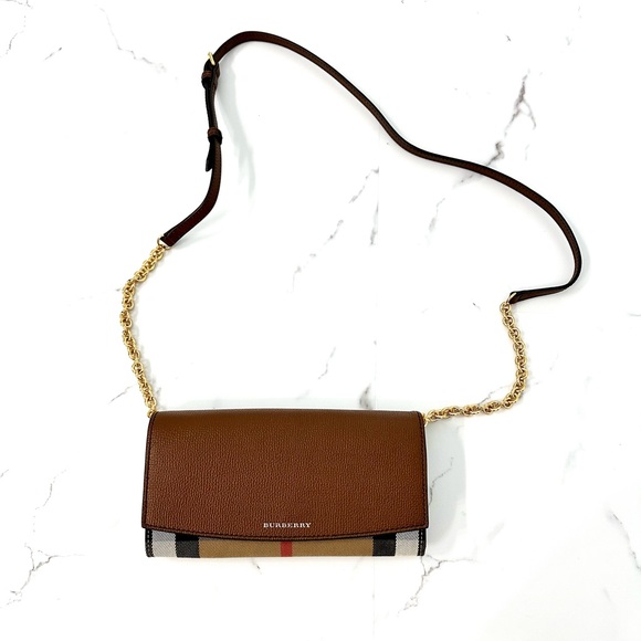 Burberry Wallet on Chain - Picture 1 of 8